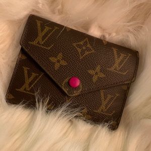 SOLD authentic LOUIS VUITTON Victorine Wallet